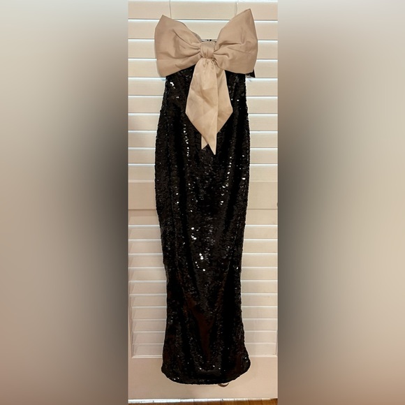 HOUSE OF CB - BLACK SEQUIN STRAPLESS BOW DRESS - Picture 9 of 15